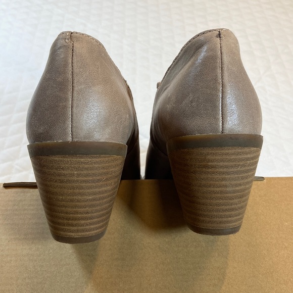 Lucky Brand Leather Ankle Cowboy Bootie. 8.5M/39. Taupe Color. Like New. - Picture 5 of 8